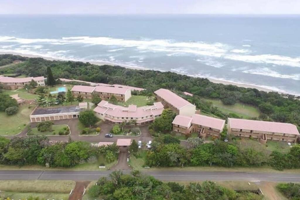 Direct Access To The Beach Port Edward Exterior foto